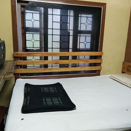 C.B Deluxe Lodge Bangalore Exteriör bild