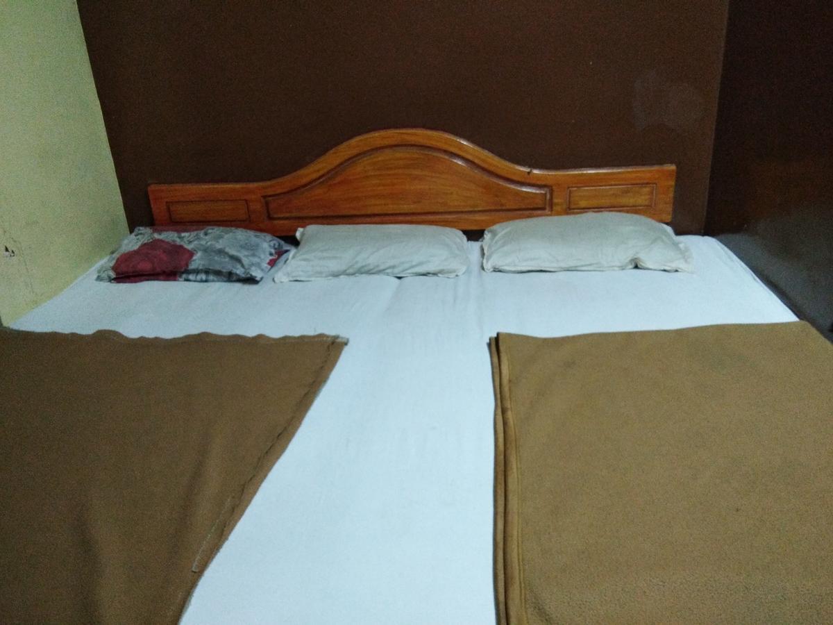 C.B Deluxe Lodge Bangalore Exteriör bild