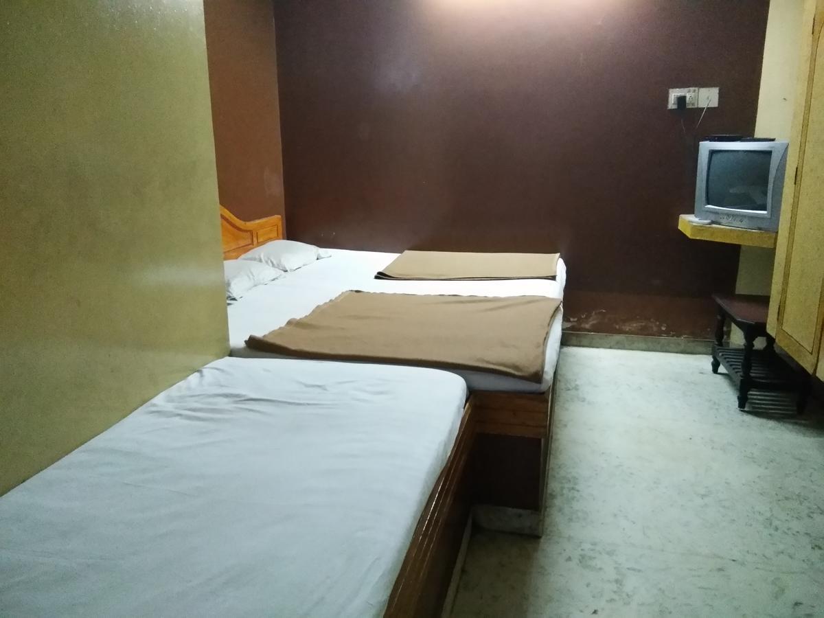 C.B Deluxe Lodge Bangalore Exteriör bild