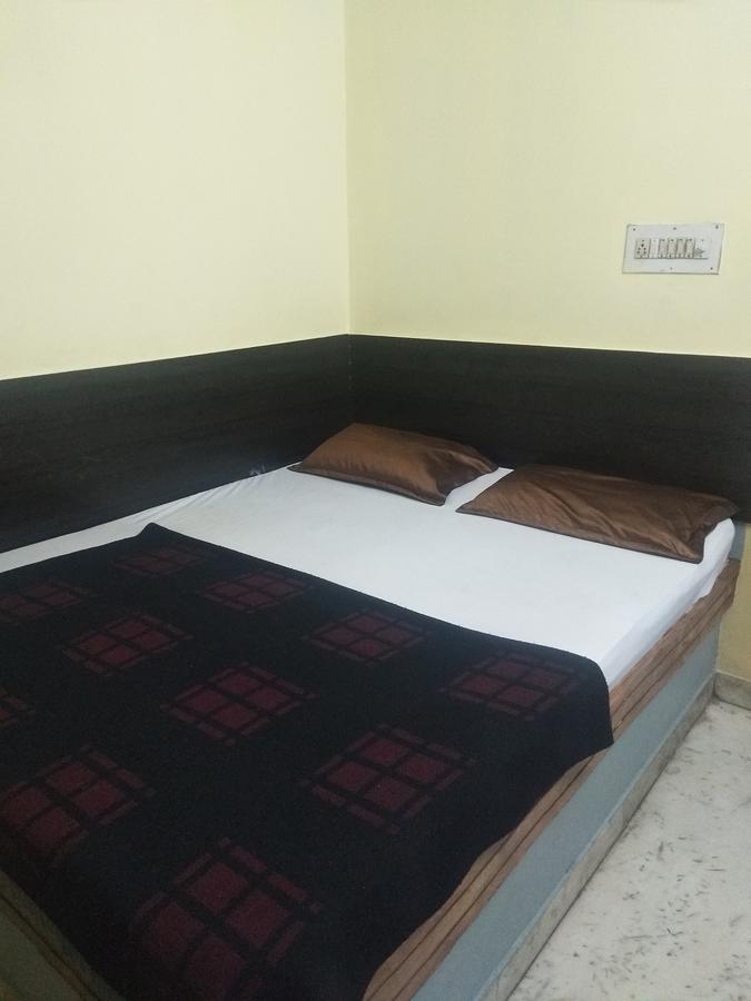 C.B Deluxe Lodge Bangalore Exteriör bild